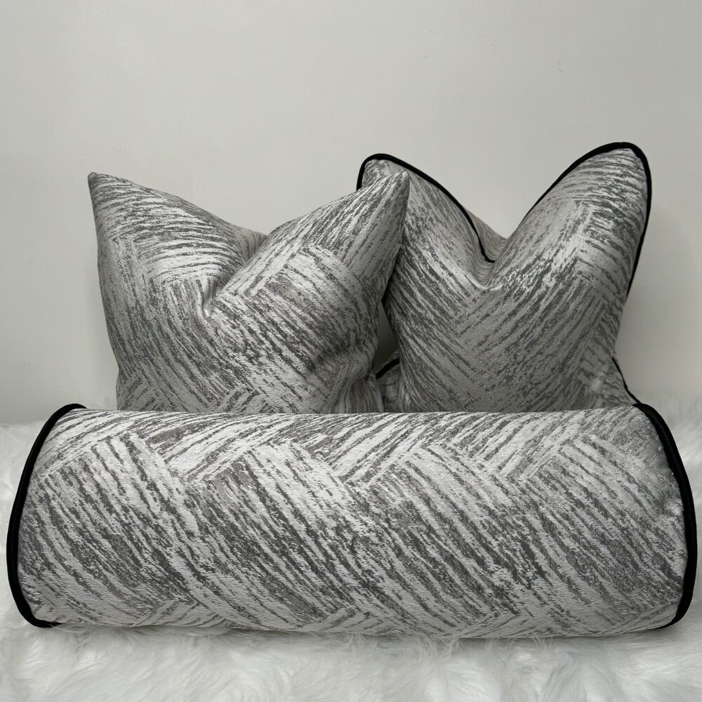 HILLIER CUSHION COVER WITH BLACK SATIN PIPING - Image 6