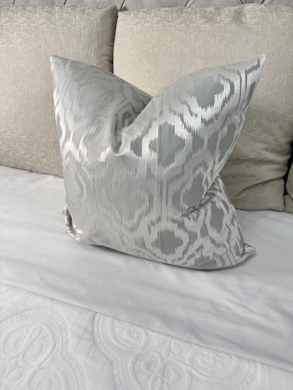 SILVER GEOMETRIC LUXURY CUSHION COVER - Image 4
