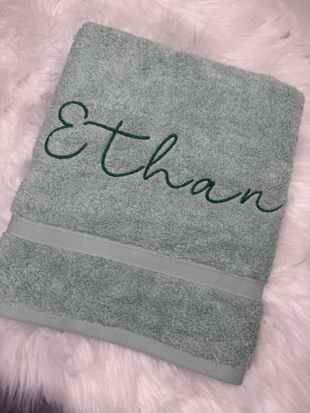 LD SCRIPT EMBROIDERED KIDS TOWEL - Image 3